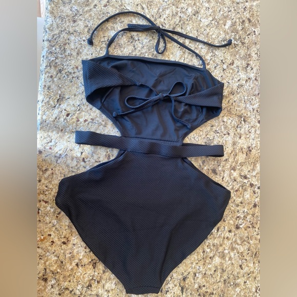 & Other Stories Cut-Out Square Halter Neck Black Swimsuit Size 6 NWOT - Picture 11 of 16